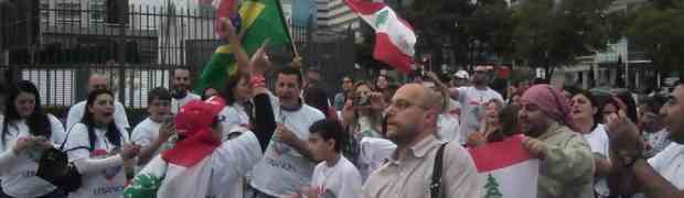 Comunidade libanesa protesta em frente à sede da Rede Globo de Televisão em São Paulo