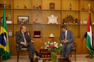 O Governador do Rio Grande do Sul, Tarso Genro, com o Embaixador do Estado da Palestina, Ibrahim Alzeben. Brasília-07/08/2014.